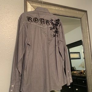 Roar Button Up